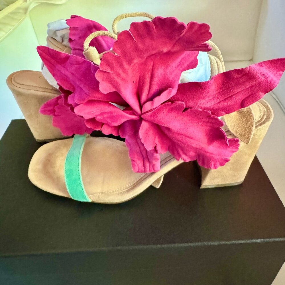 NWT Cecelia New York Hibiscus Suede Floral Block Heels Size 8 Sold Out
